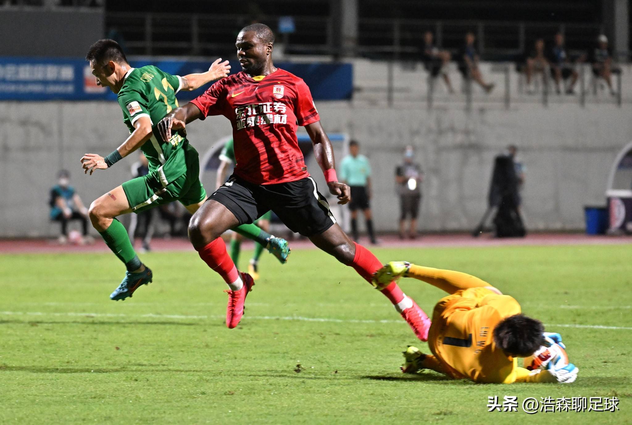 开云网页版-一位中超球员签了一项3年期,2500万元的合约